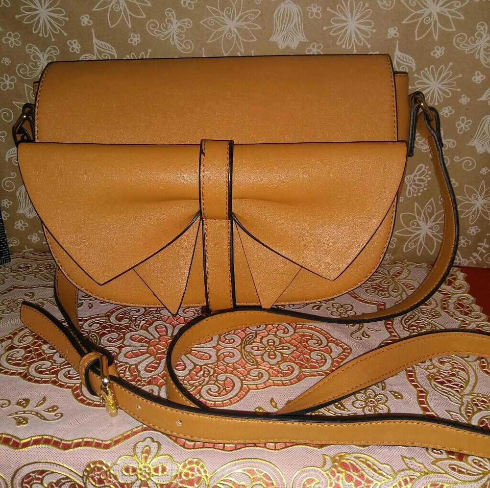 GIANNI BINI BROWN BOW CROSSBODY BAG. 